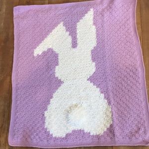 Fluffy butt bunny blanket